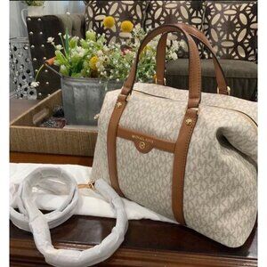 PRICE FIRM ! NWT Michael Kors bag with dust bag originally $298